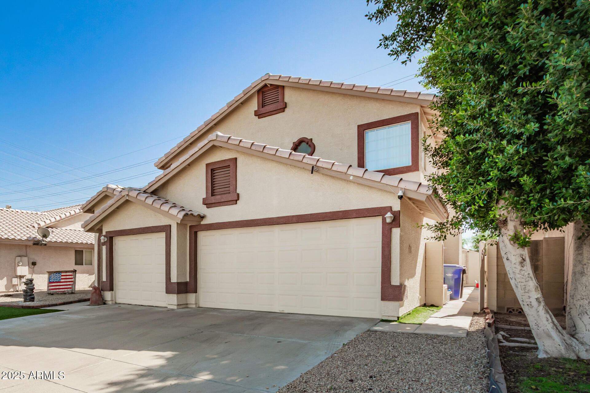 1921 E MARQUETTE Drive