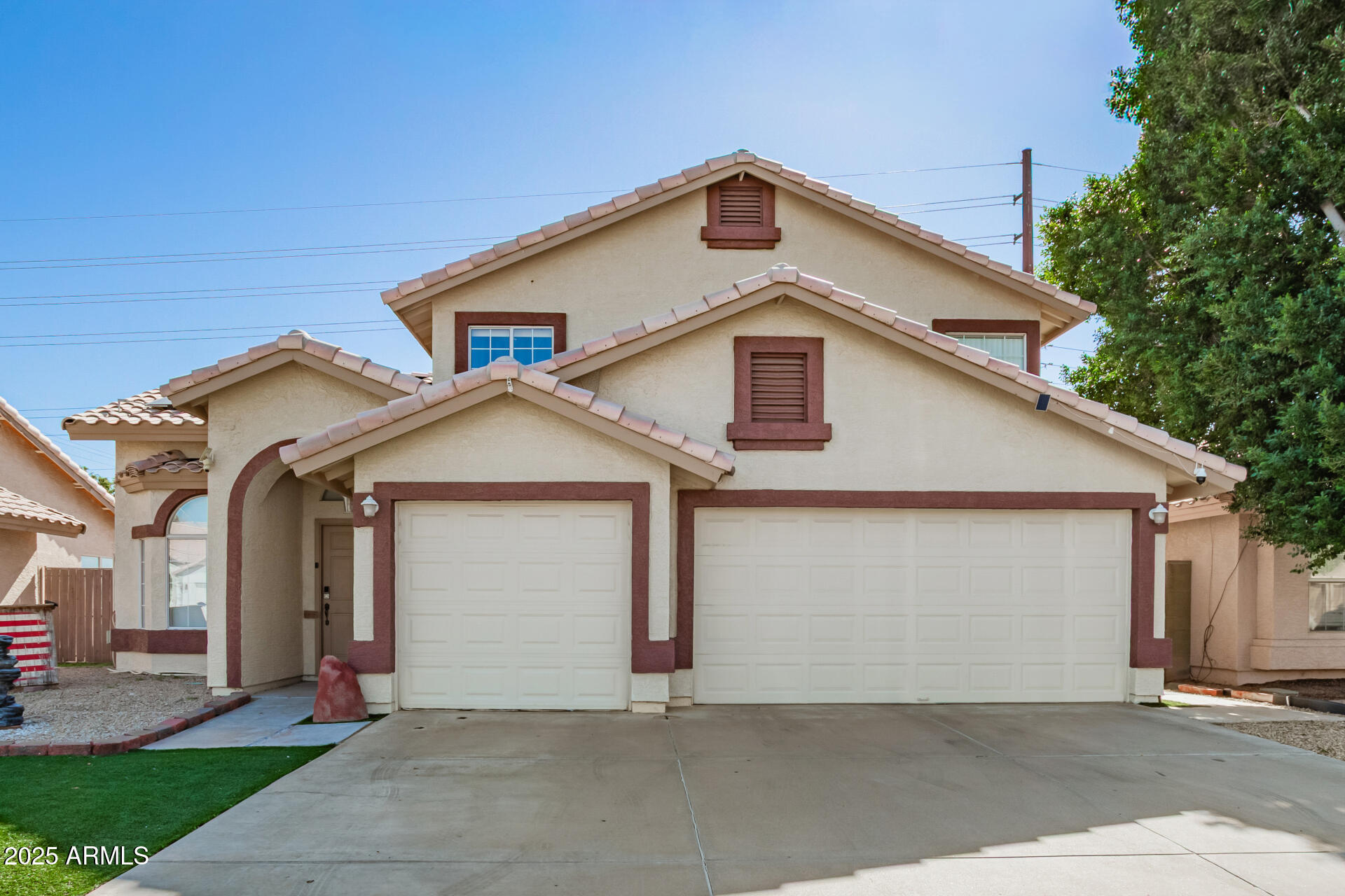 1921 E MARQUETTE Drive