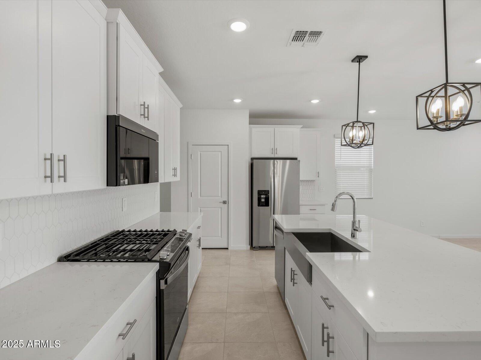 15900 W COTTONTAIL Lane