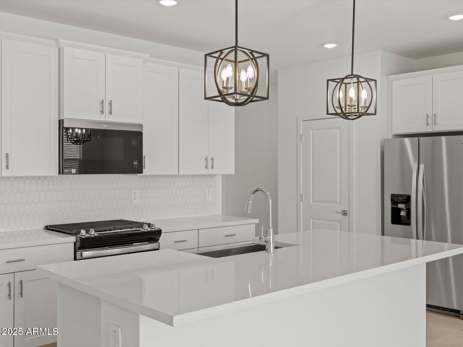 15900 W COTTONTAIL Lane