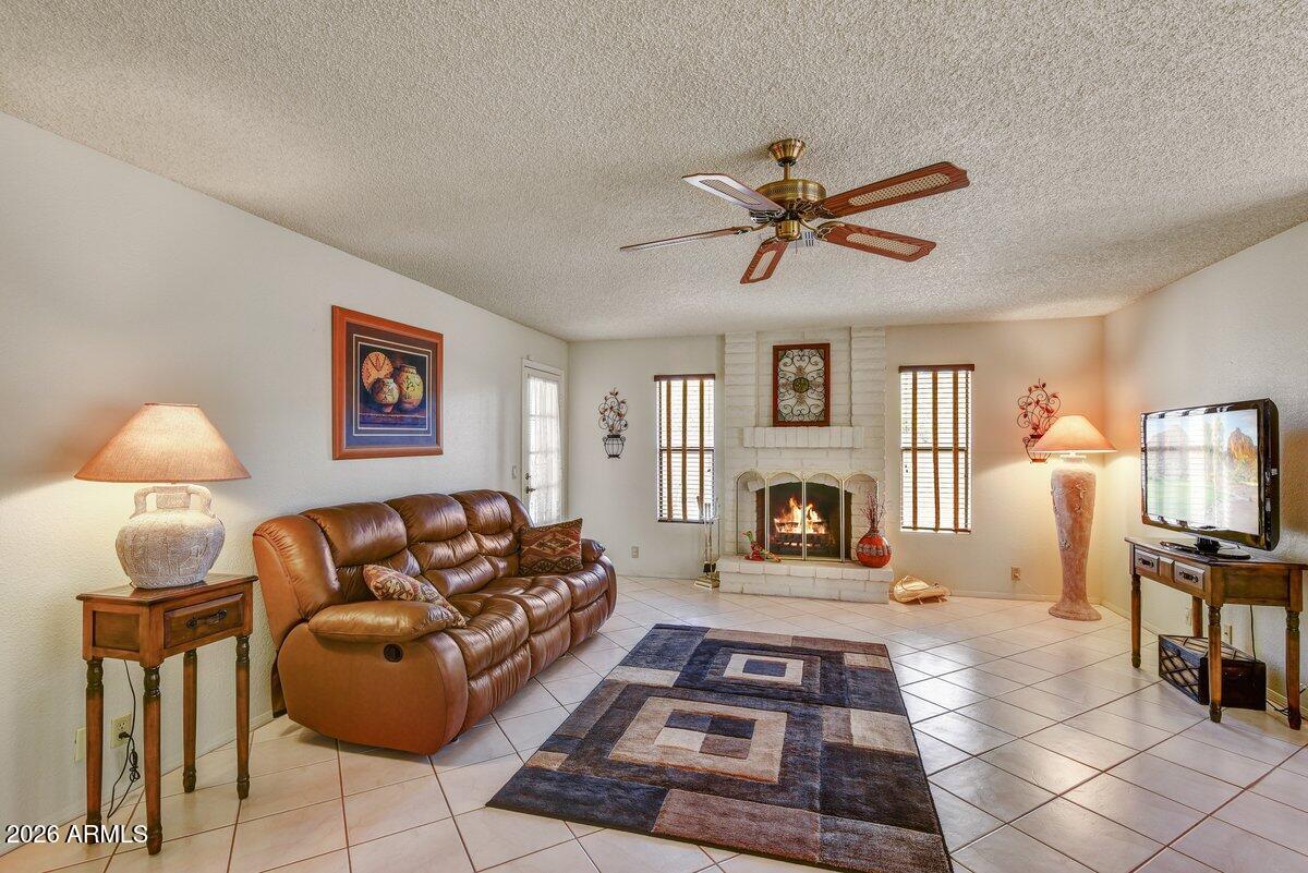 9821 W BEHREND Drive