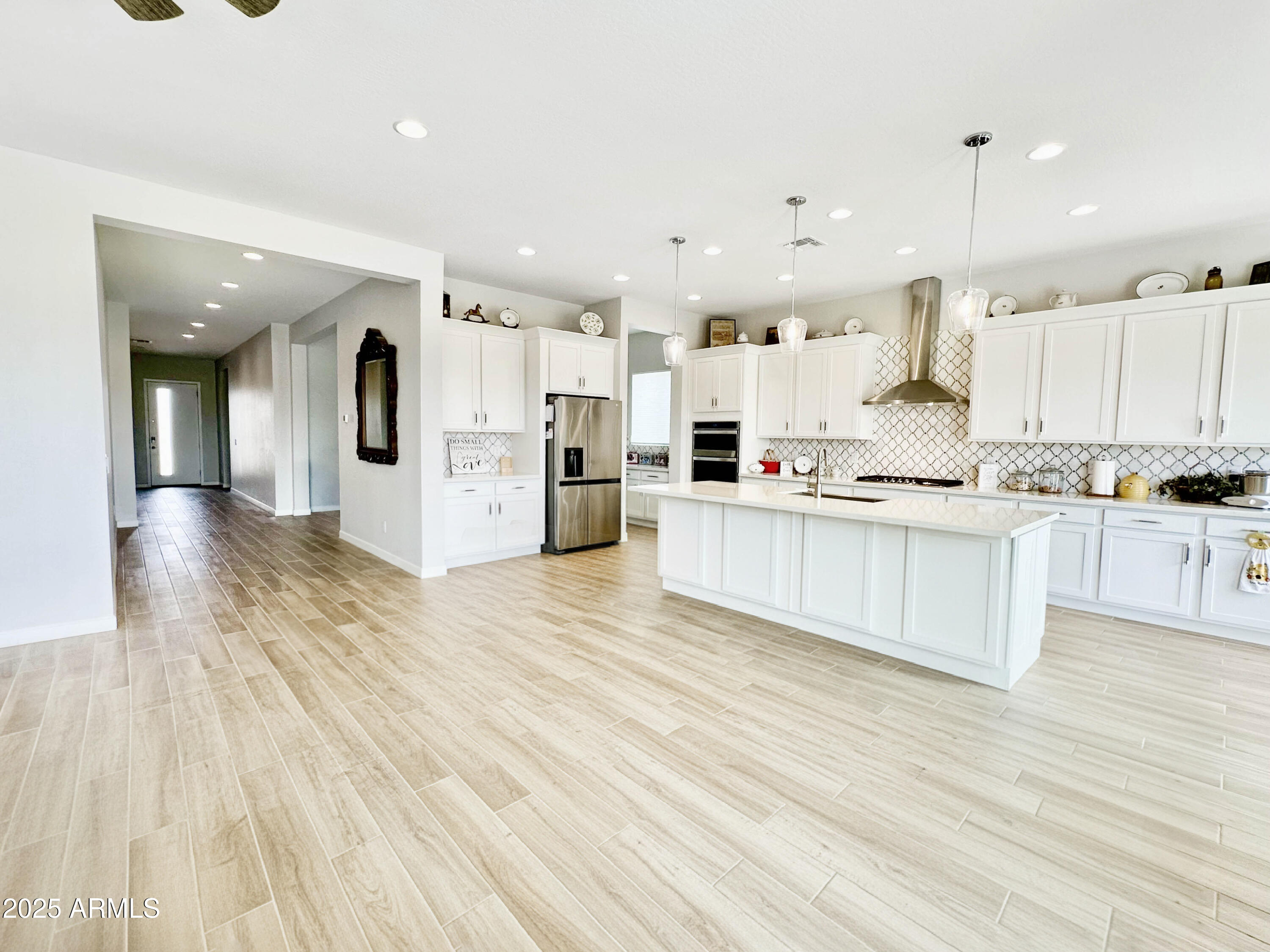 9533 E SOLINA Avenue