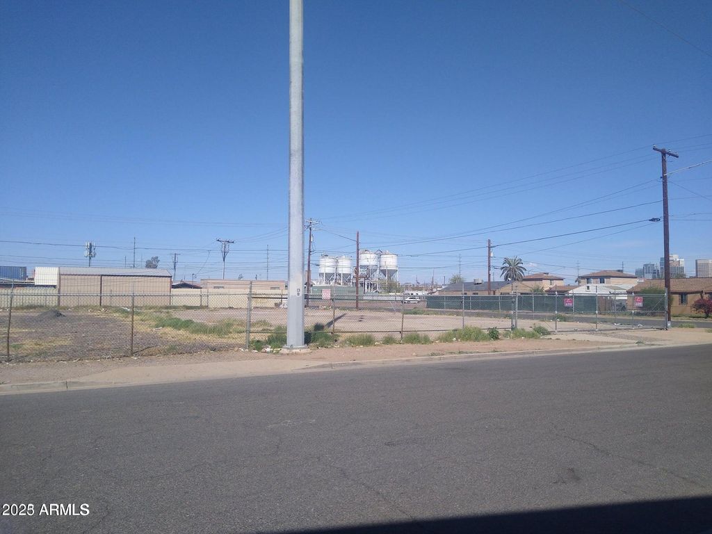 Photo of 1601 W Grant Street #2, Phoenix, AZ 85007 (MLS # 6956863)