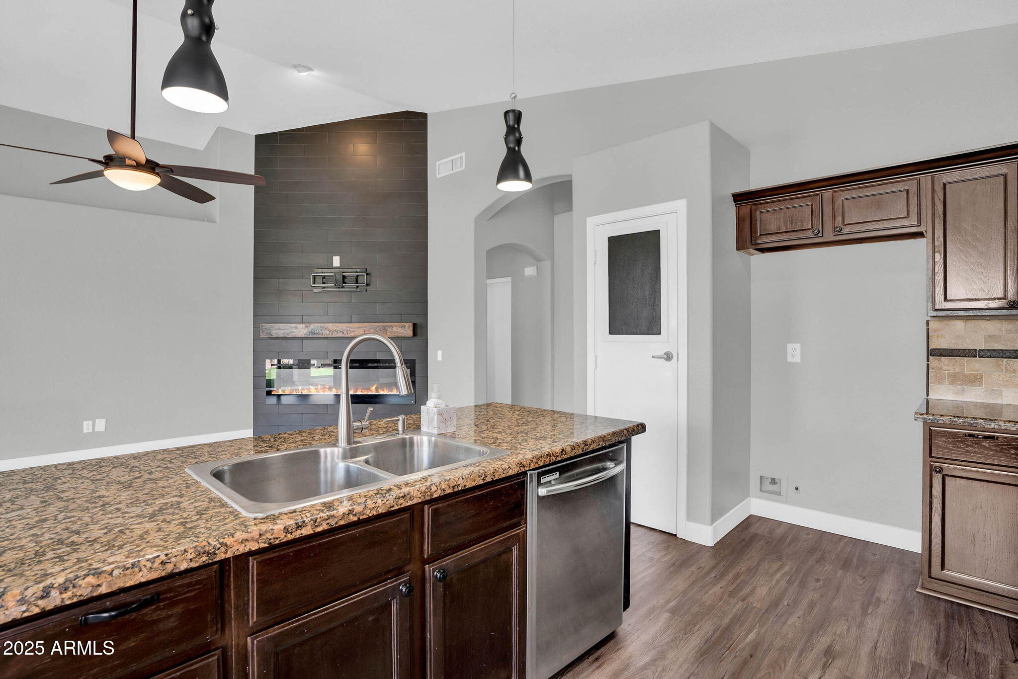 1332 W BLUE RIDGE Court