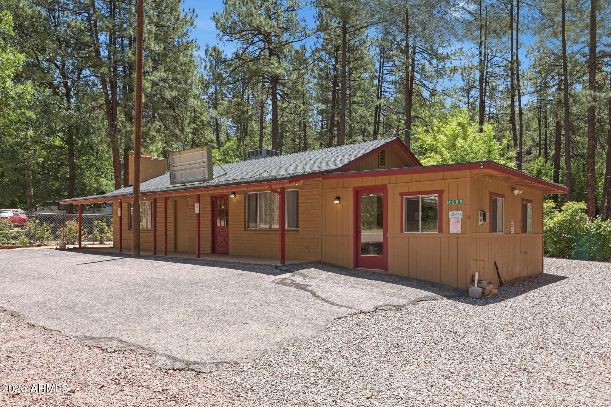 1389 E CHRISTOPHER CREEK Loop
