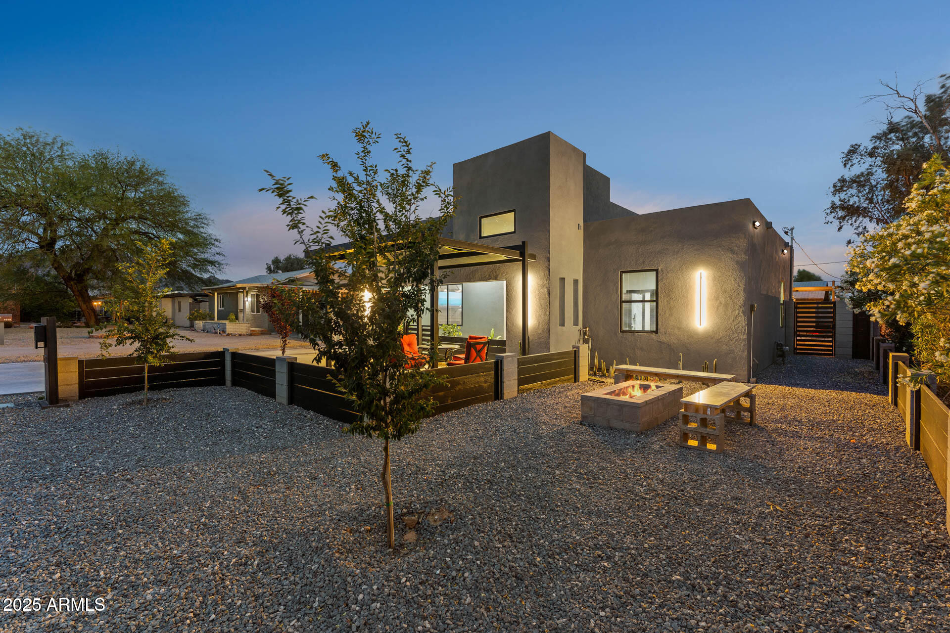 1211 E HAYWARD Avenue