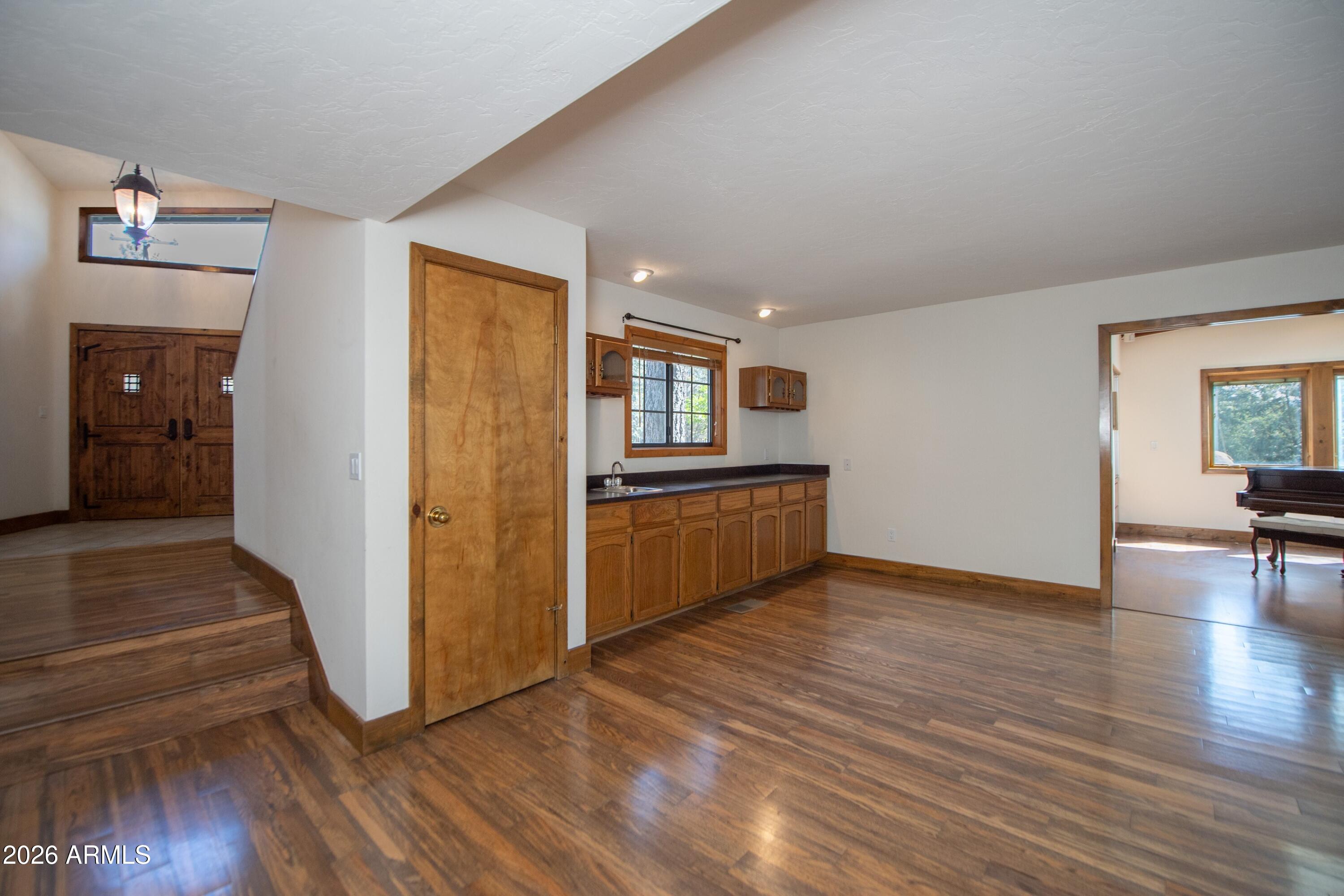 1106 E TIMBER RIDGE Road