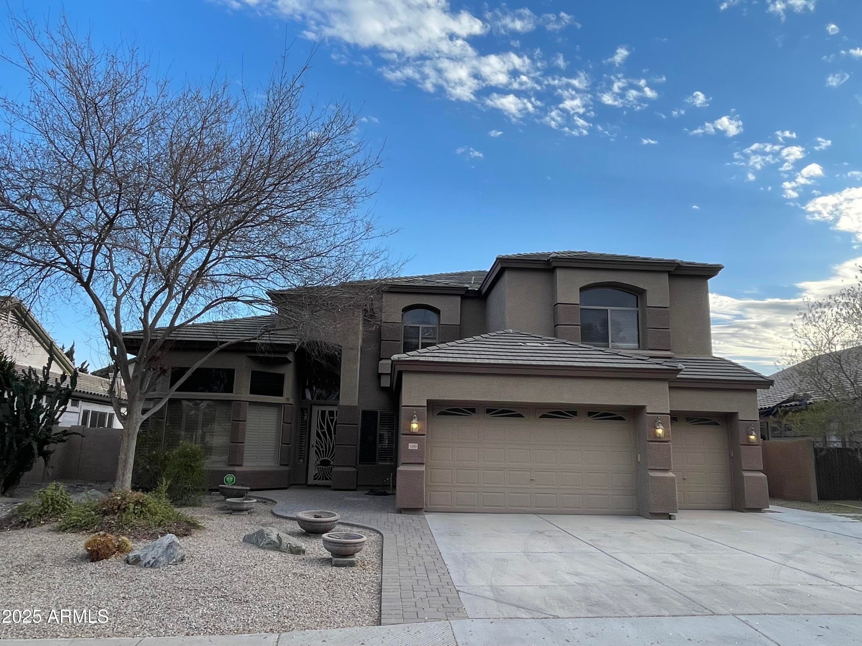 1283 E Saragosa Street