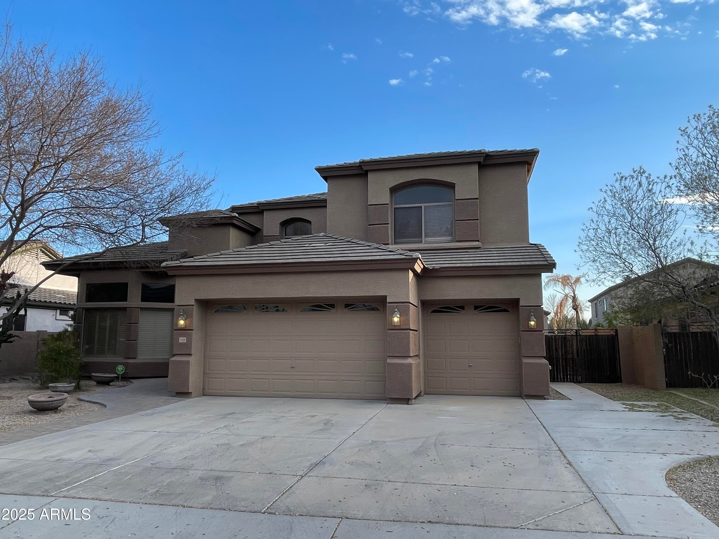 1283 E Saragosa Street