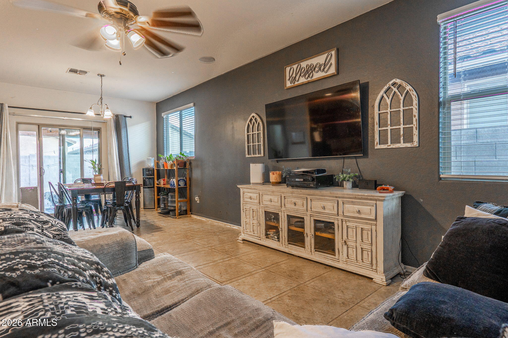 11610 W VENTURA Street W