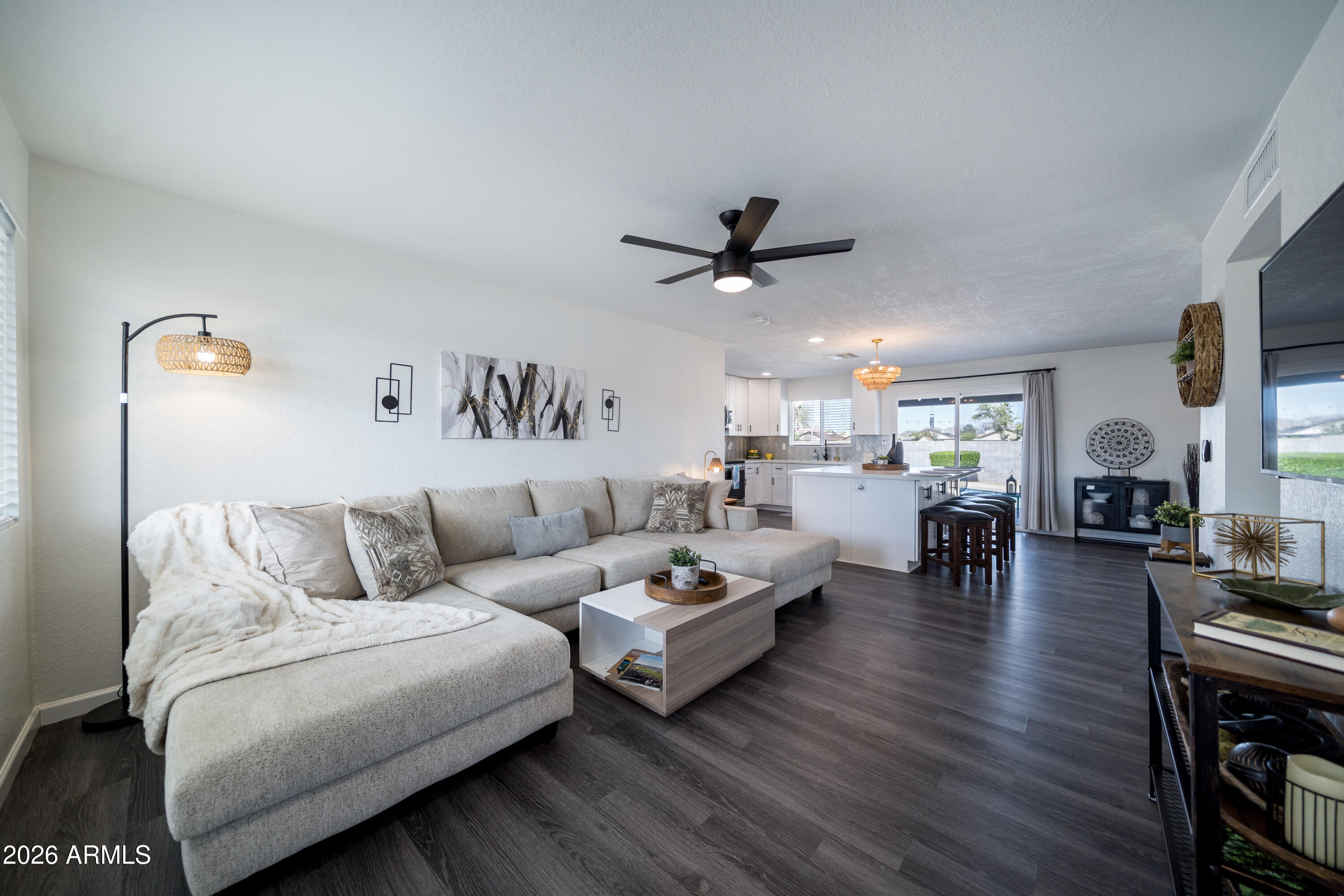 2132 E MONTE CRISTO Avenue