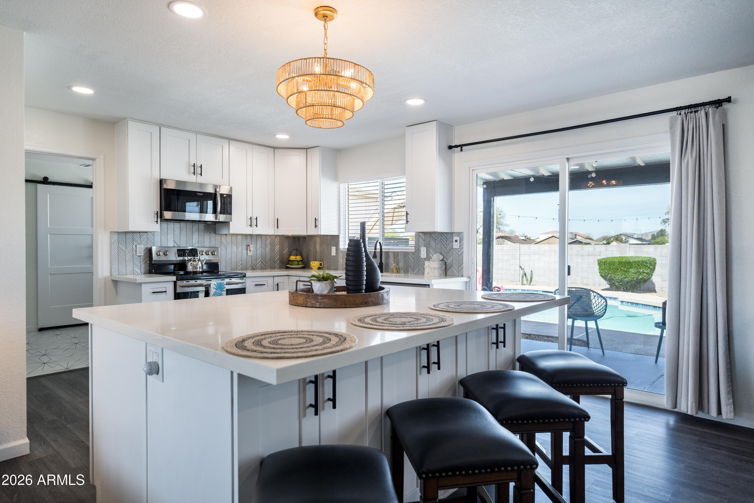 2132 E MONTE CRISTO Avenue