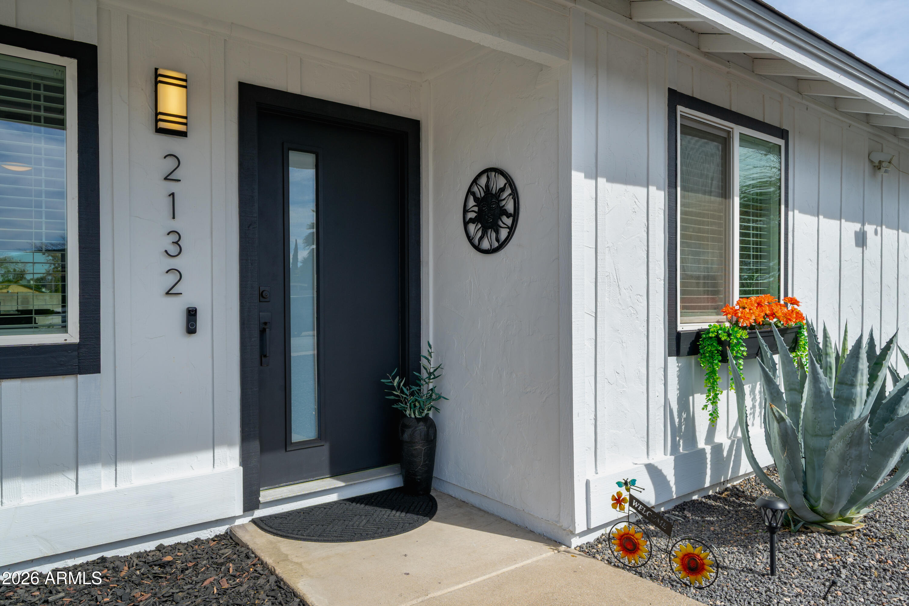 2132 E MONTE CRISTO Avenue