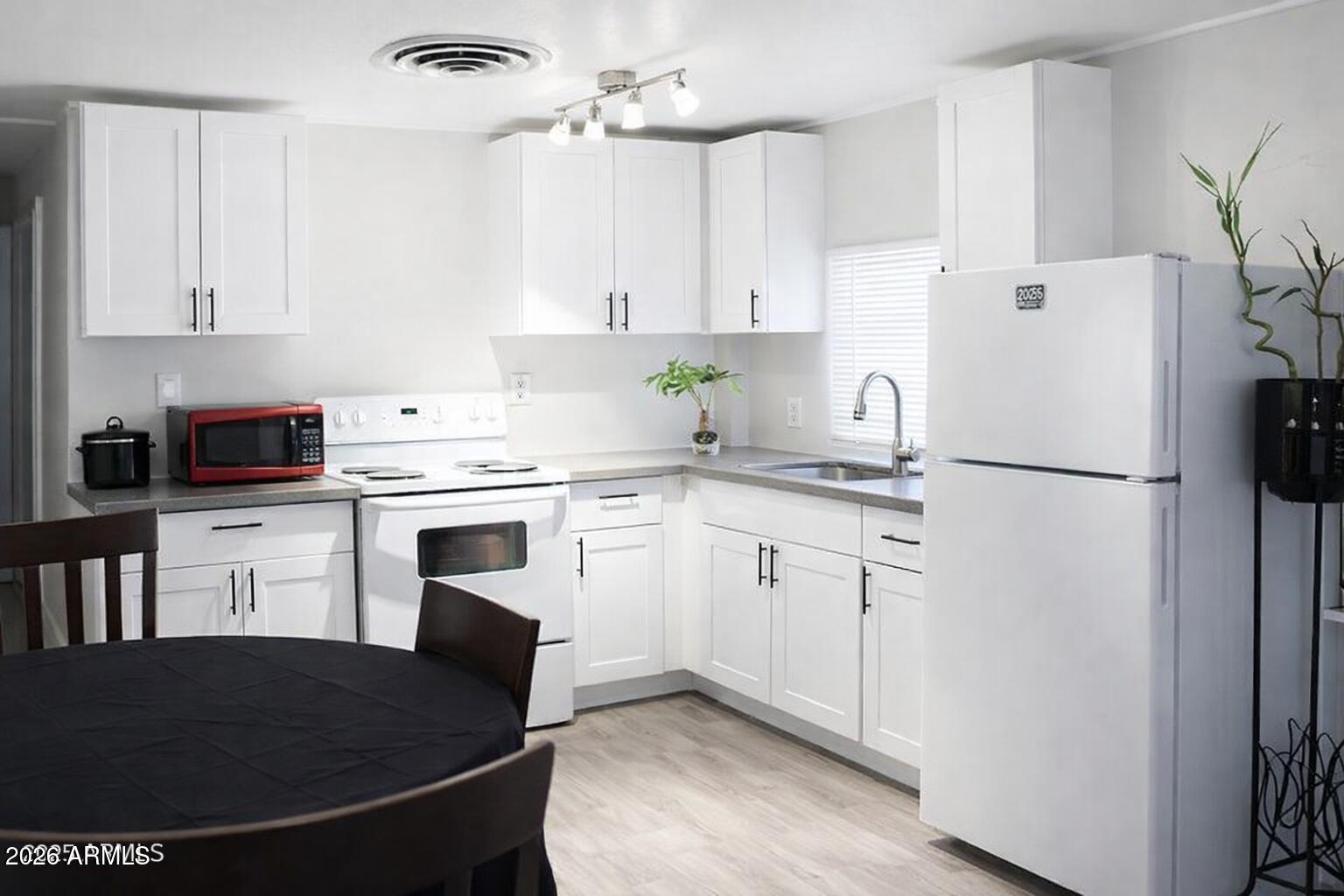 10401 N Cave Creek Road 254