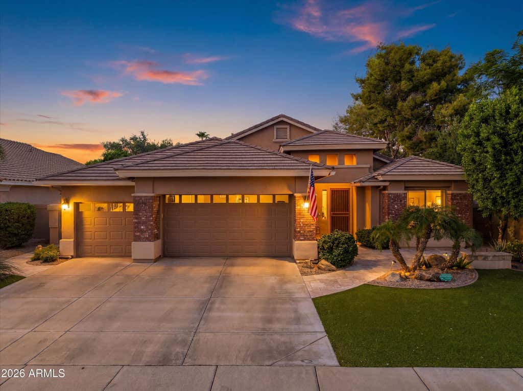 Photo of 218 W Vinedo Lane, Tempe, AZ 85284 (MLS # 7047437)