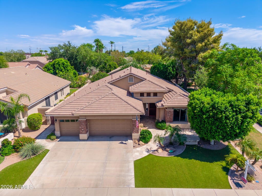 Photo of 218 W Vinedo Lane, Tempe, AZ 85284 (MLS # 7047437)