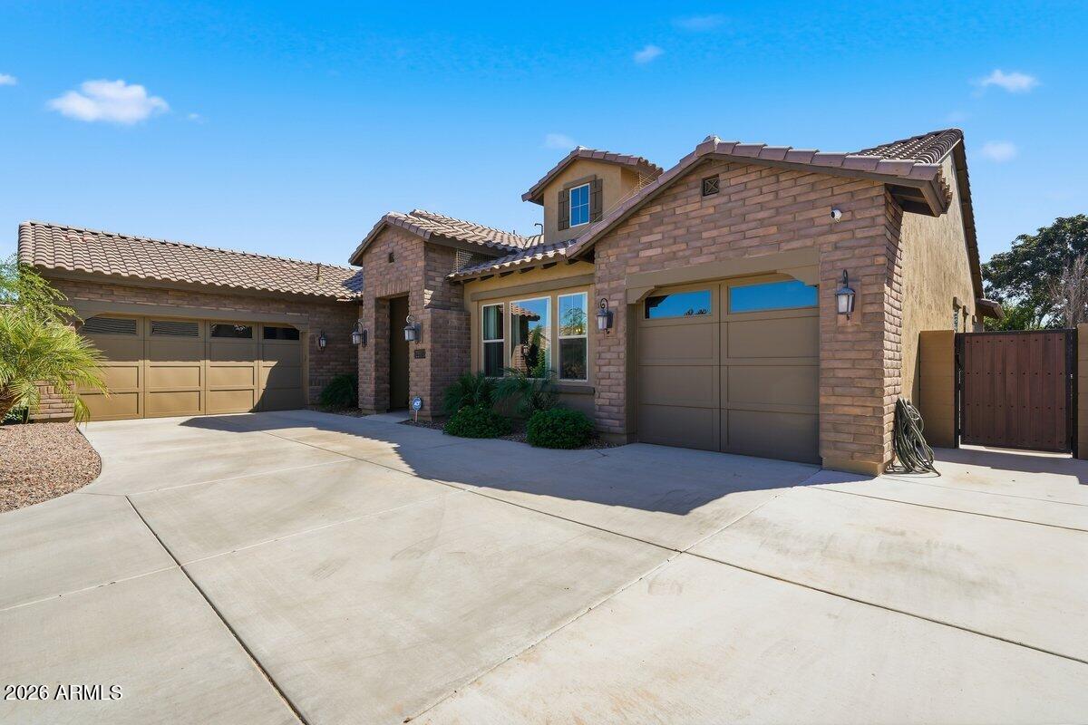 22333 E MAYA Road