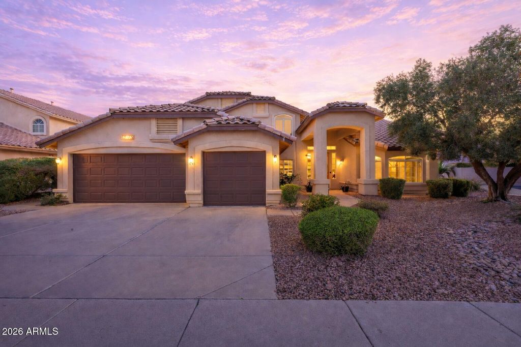 Photo of 5745 W Mariposa Grande Lane, Glendale, AZ 85310 (MLS # 6993278)