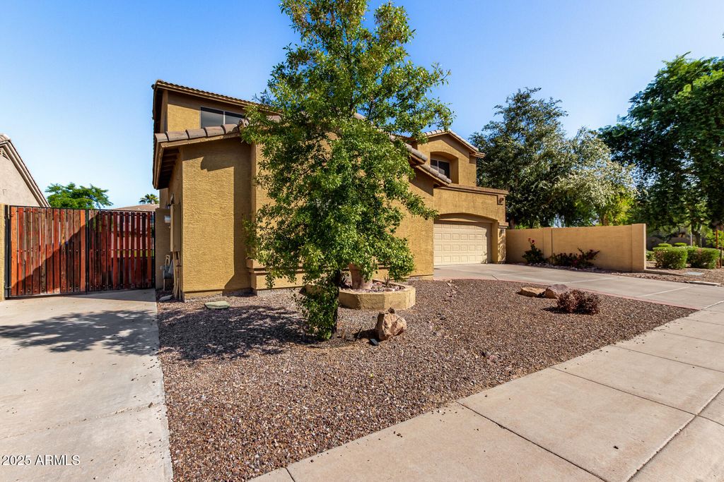 Photo of 1816 E Carob Drive, Chandler, AZ 85286 (MLS # 6928521)