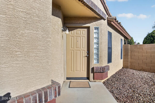 1827 E CARLA VISTA Drive