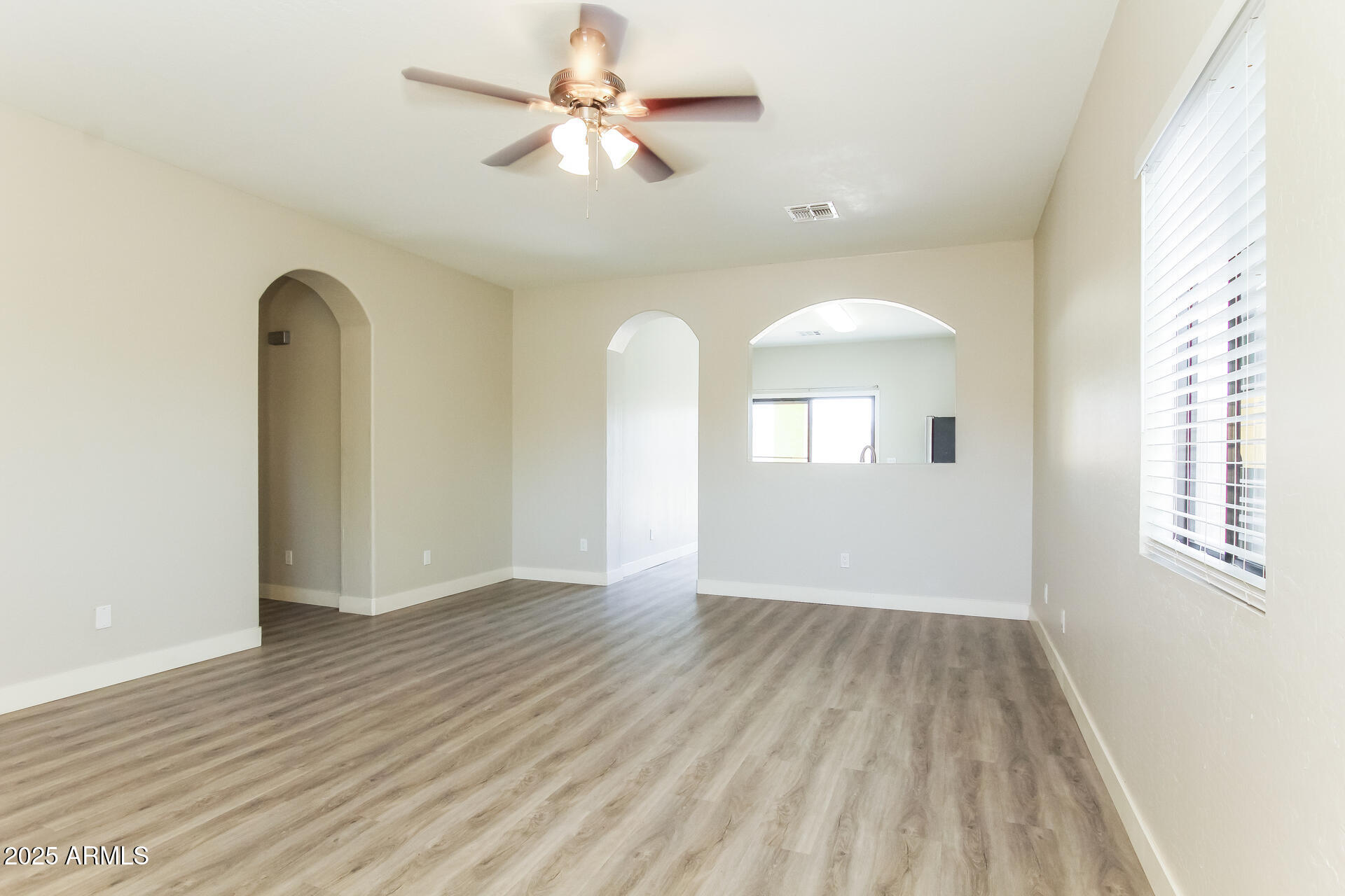 Homes 4 811 W SAINT KATERI Avenue