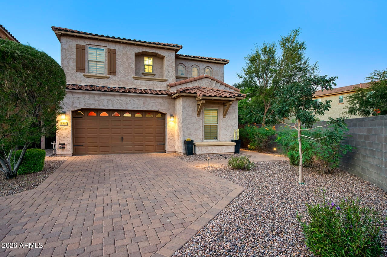4542 E VISTA BONITA Drive