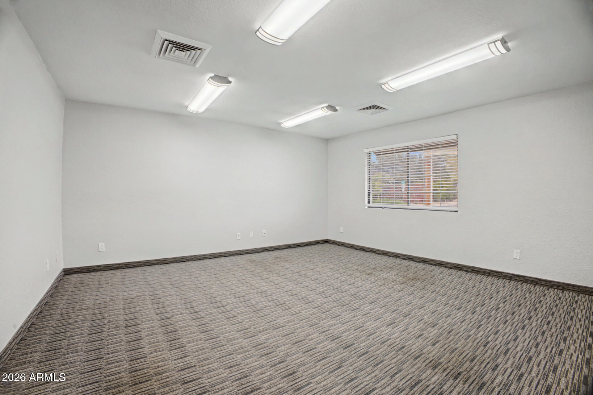 555 W UNIVERSITY Drive