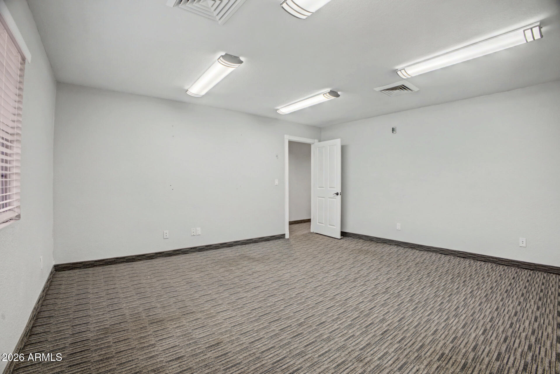 555 W UNIVERSITY Drive