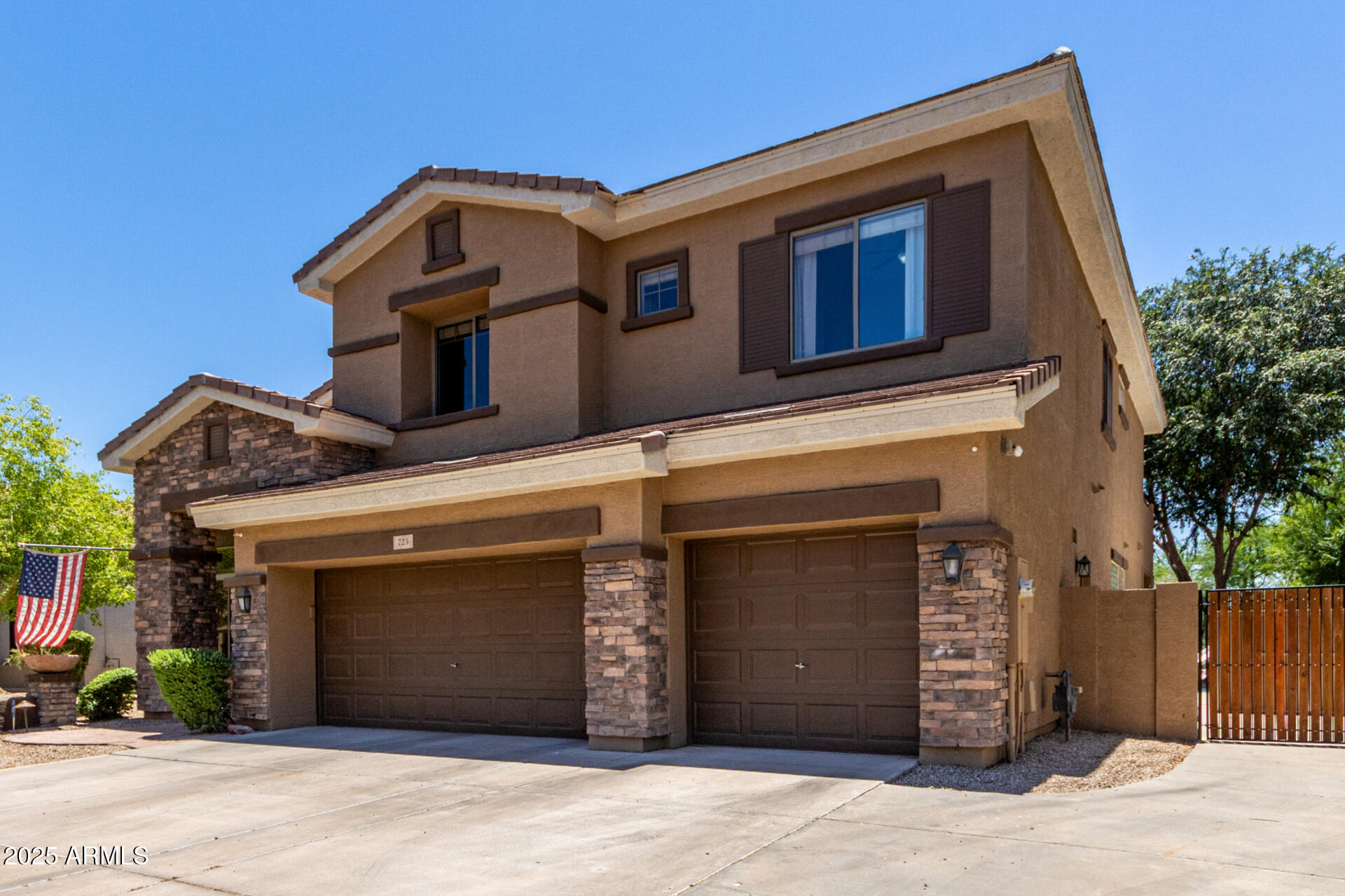723 E GEMINI Place