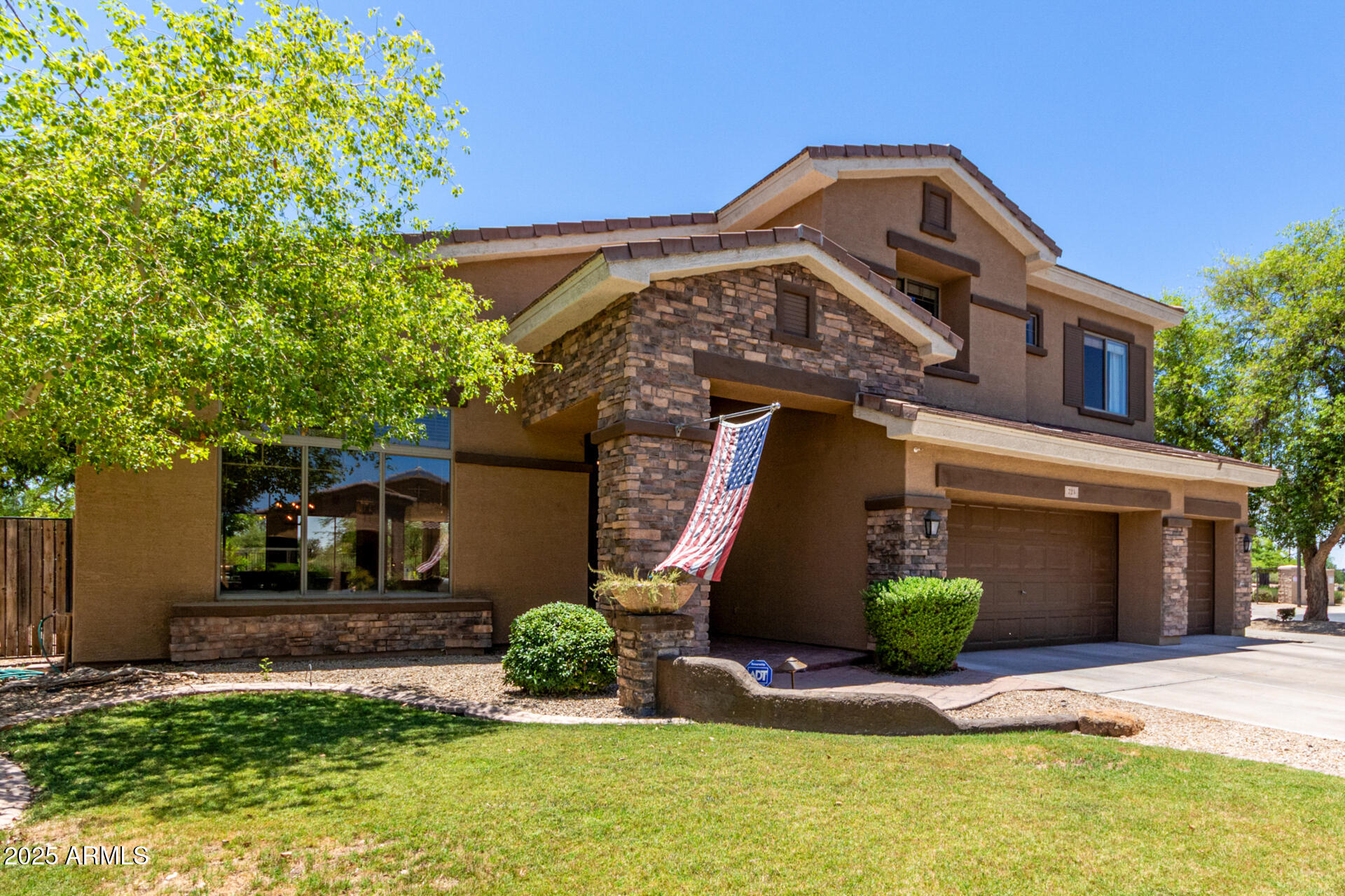 723 E GEMINI Place