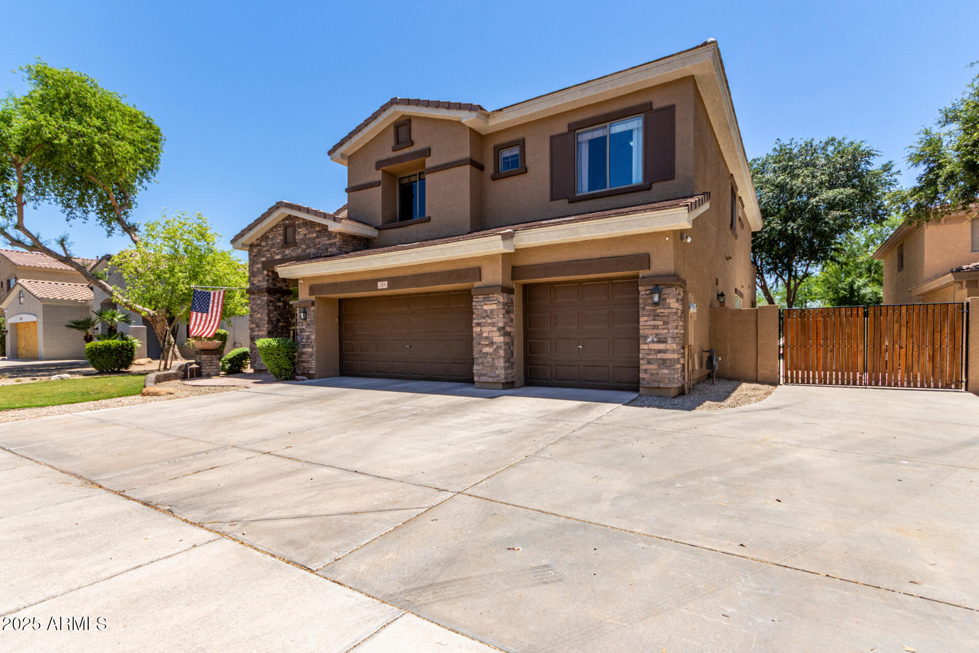 723 E GEMINI Place