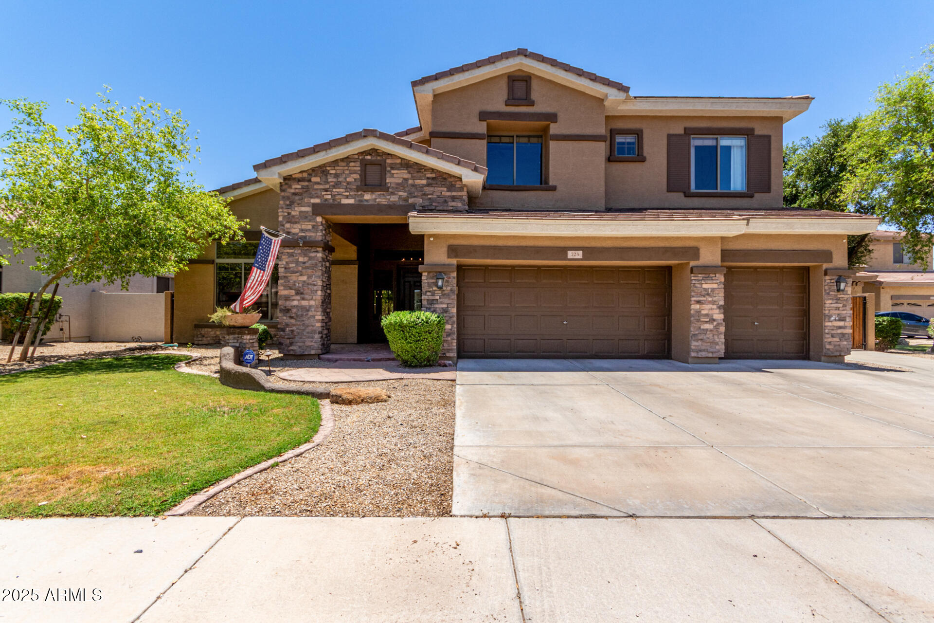 723 E GEMINI Place