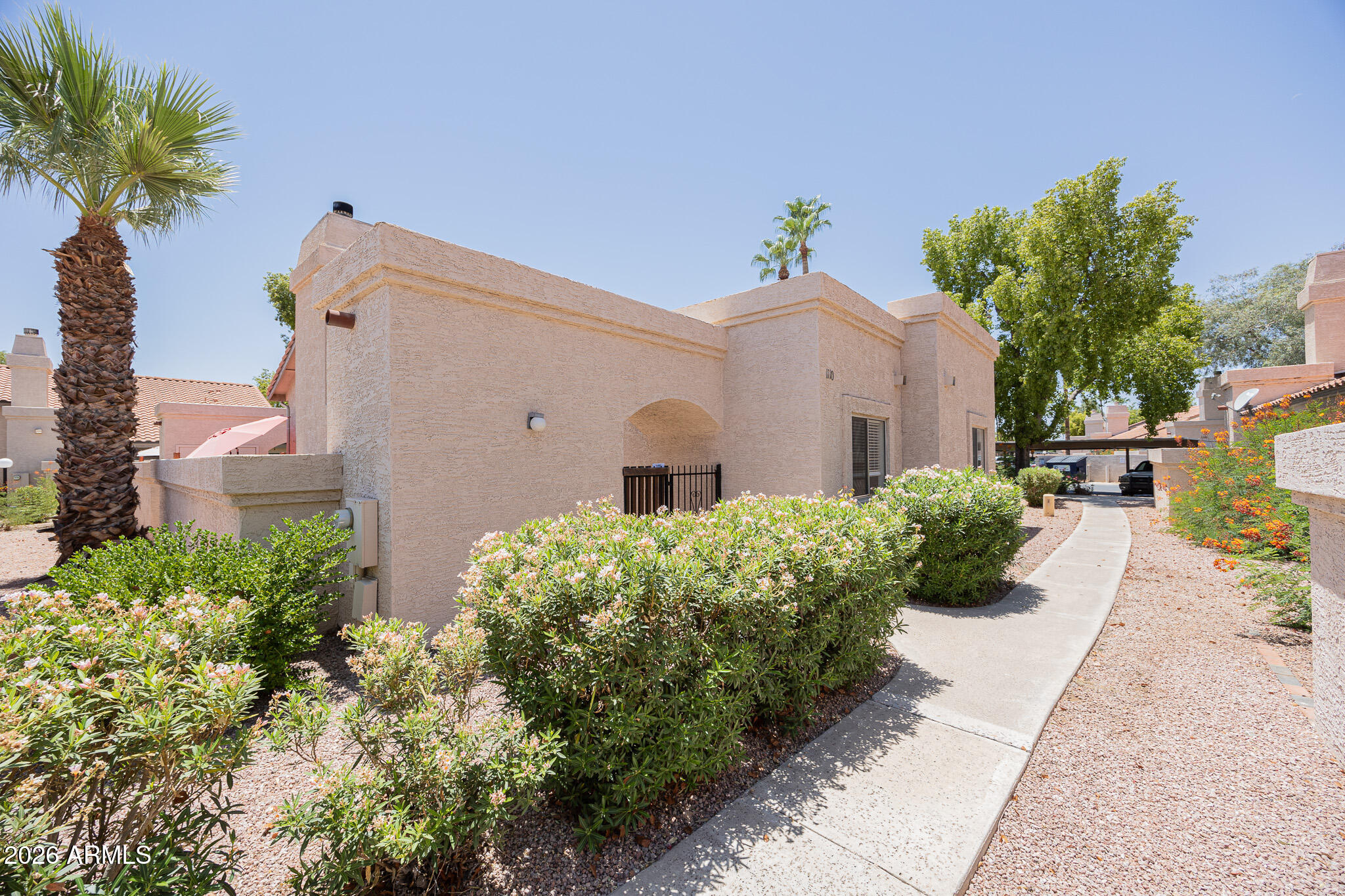 2019 W LEMON TREE Place 1110