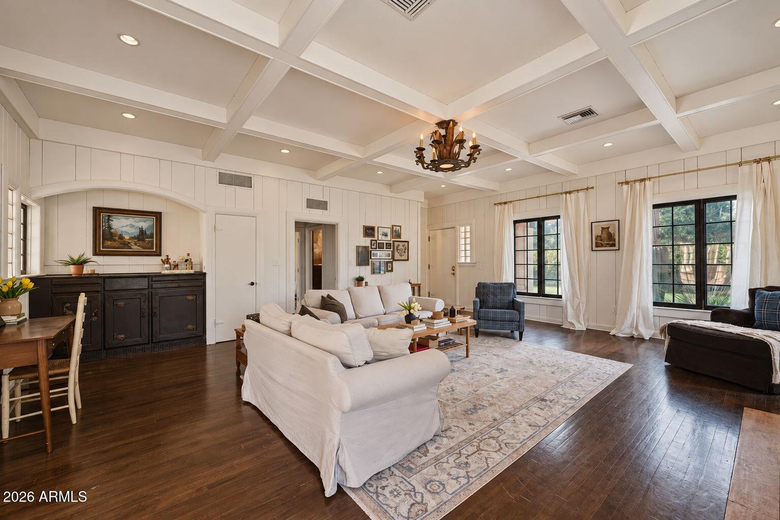 253 E TREMAINE Drive