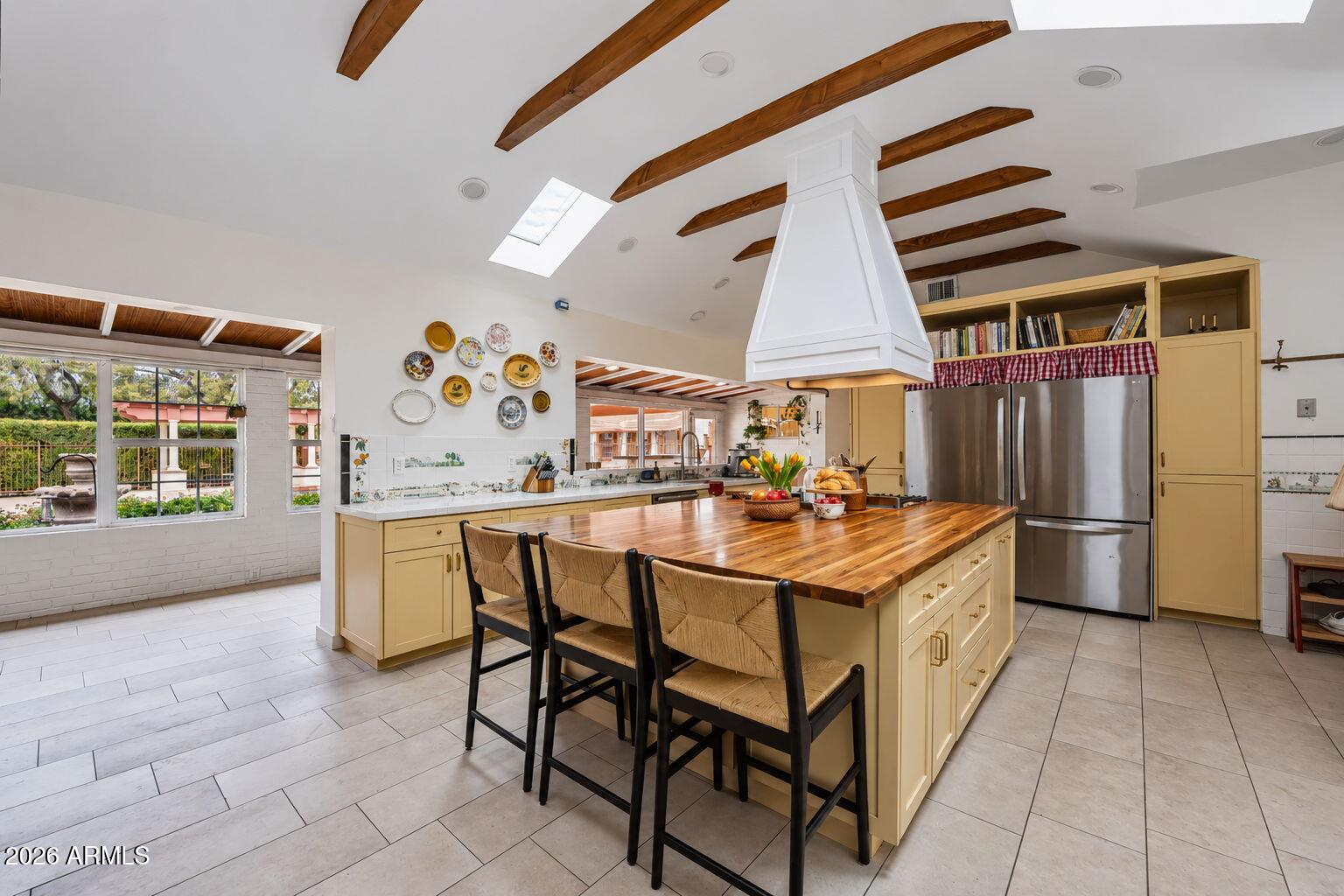 253 E TREMAINE Drive