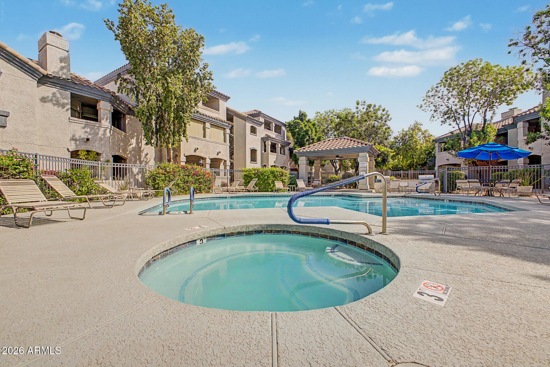 SIGNATURE SCOTTSDALE CONDOMINIUM - Residential