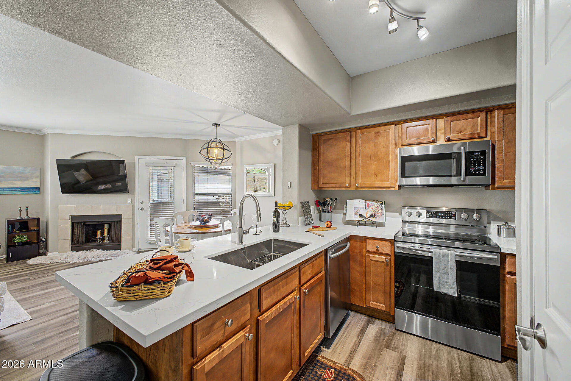 SIGNATURE SCOTTSDALE CONDOMINIUM - Residential