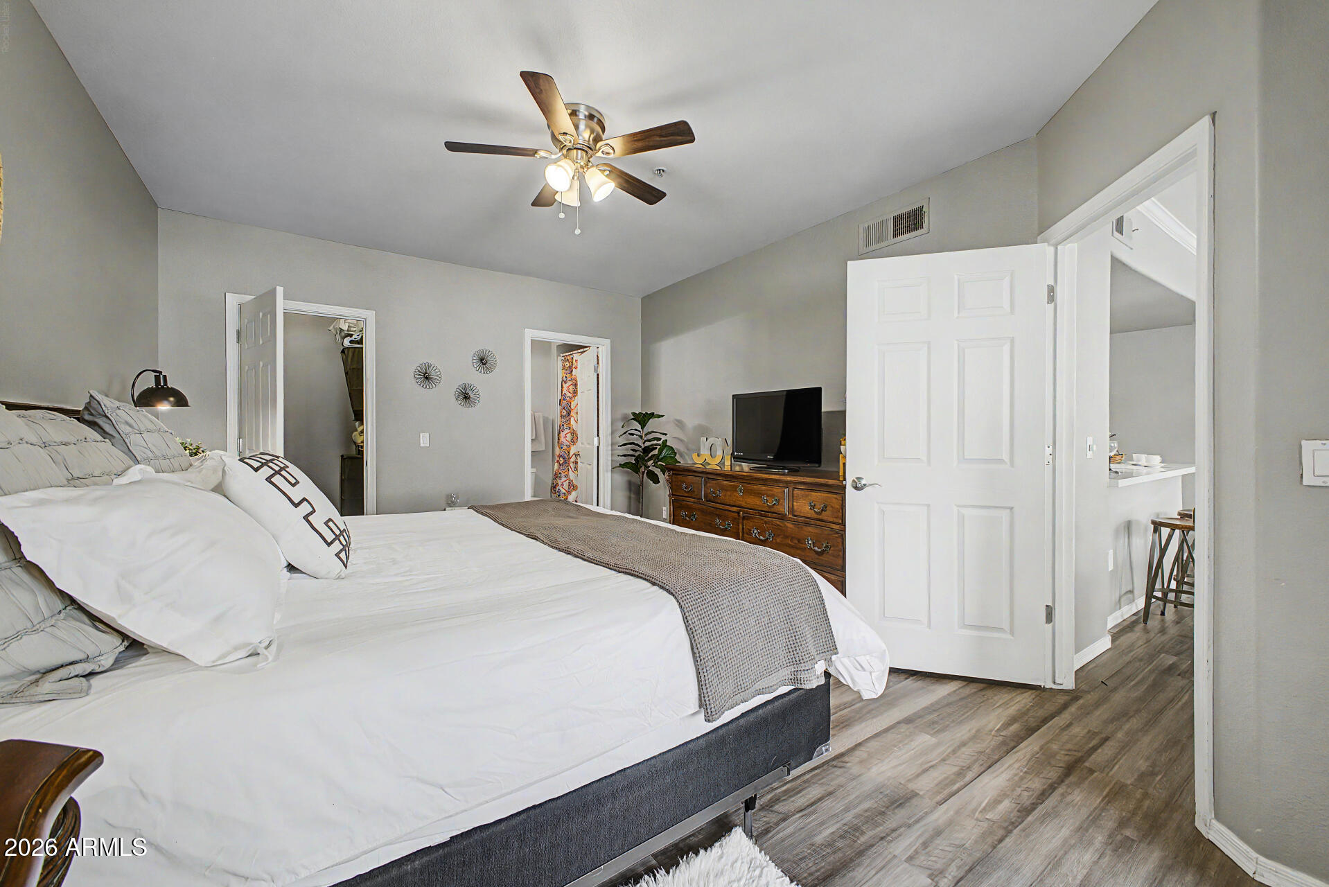 SIGNATURE SCOTTSDALE CONDOMINIUM - Residential