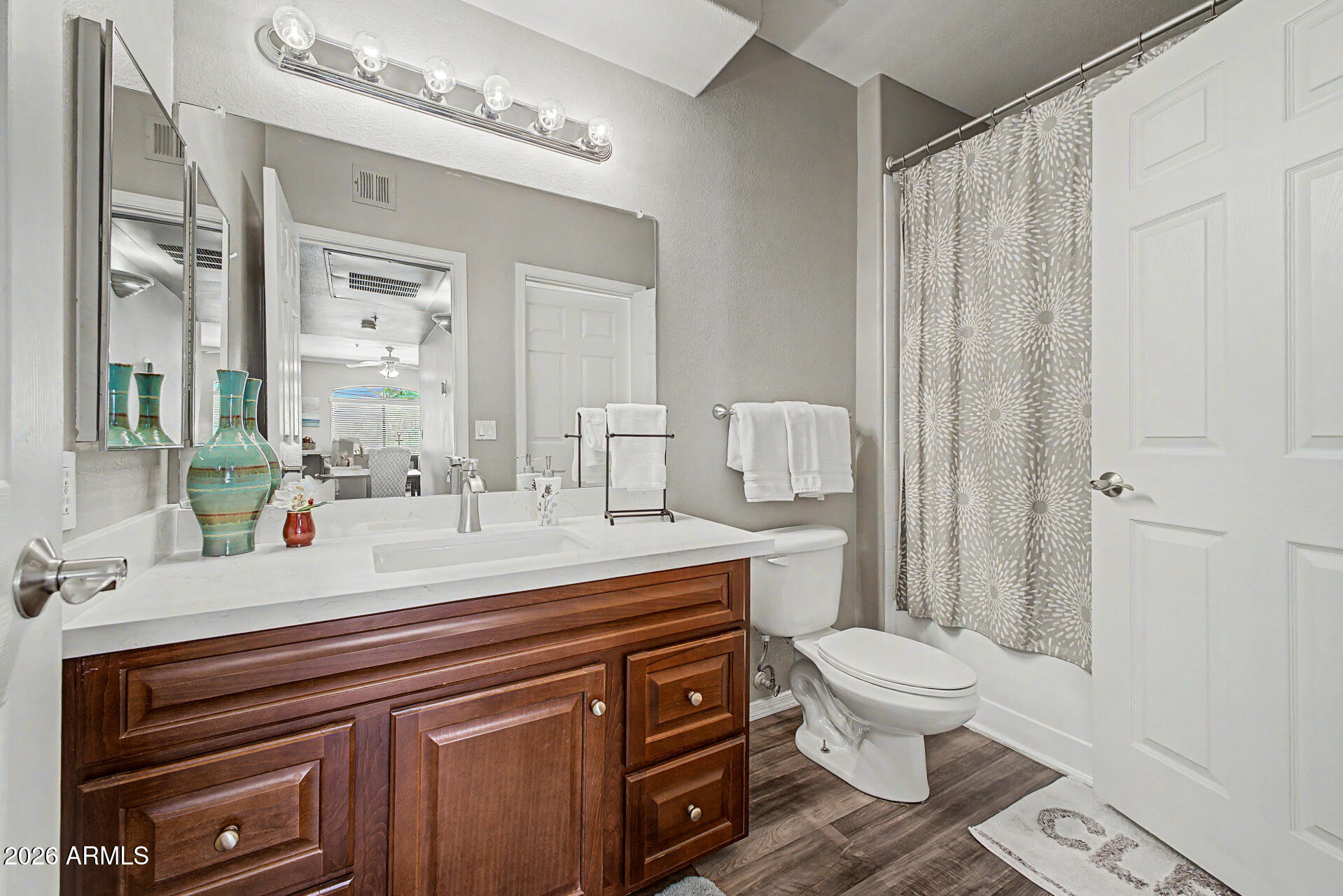 SIGNATURE SCOTTSDALE CONDOMINIUM - Residential