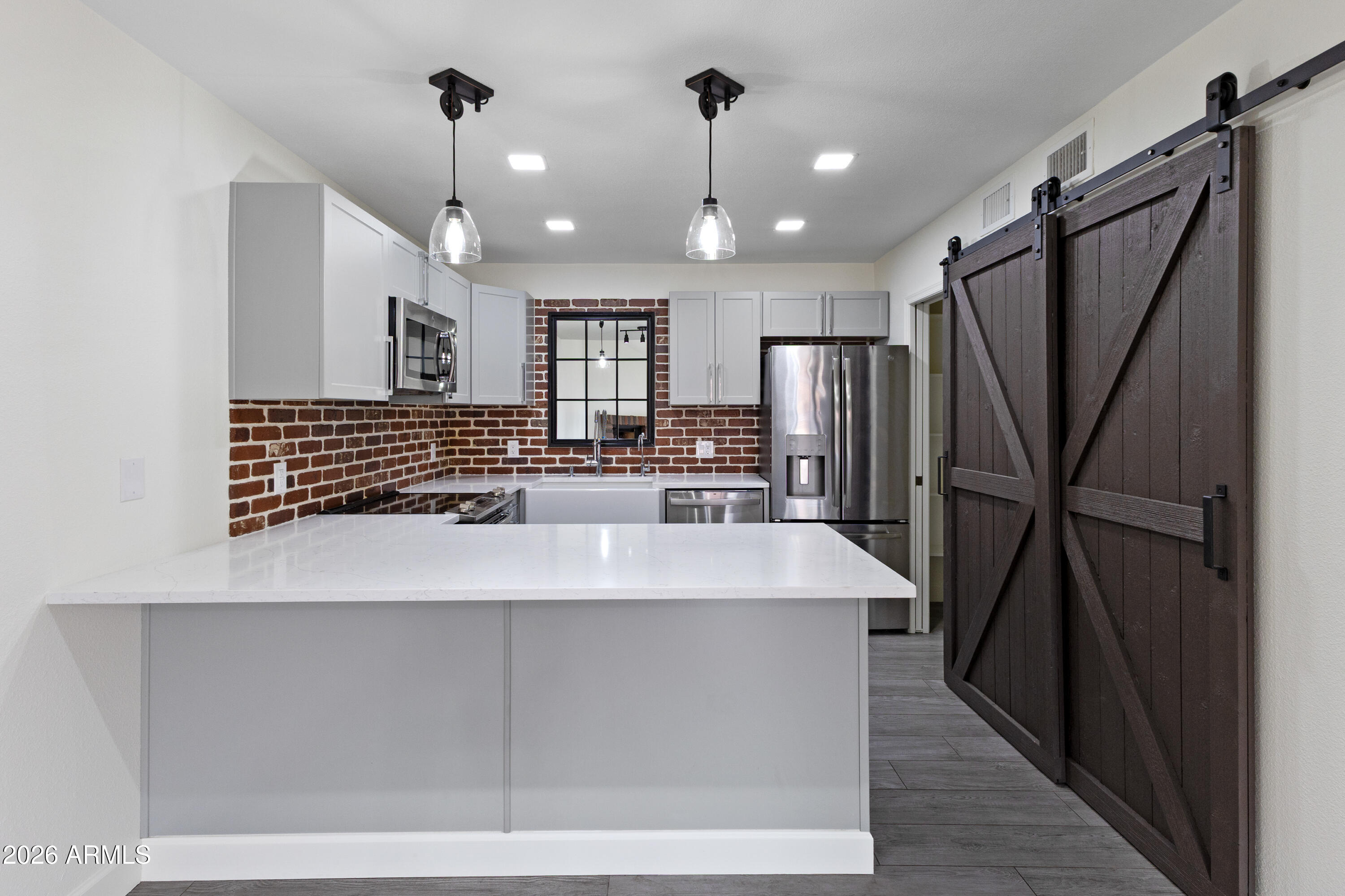 2118 E CENTER Lane 1