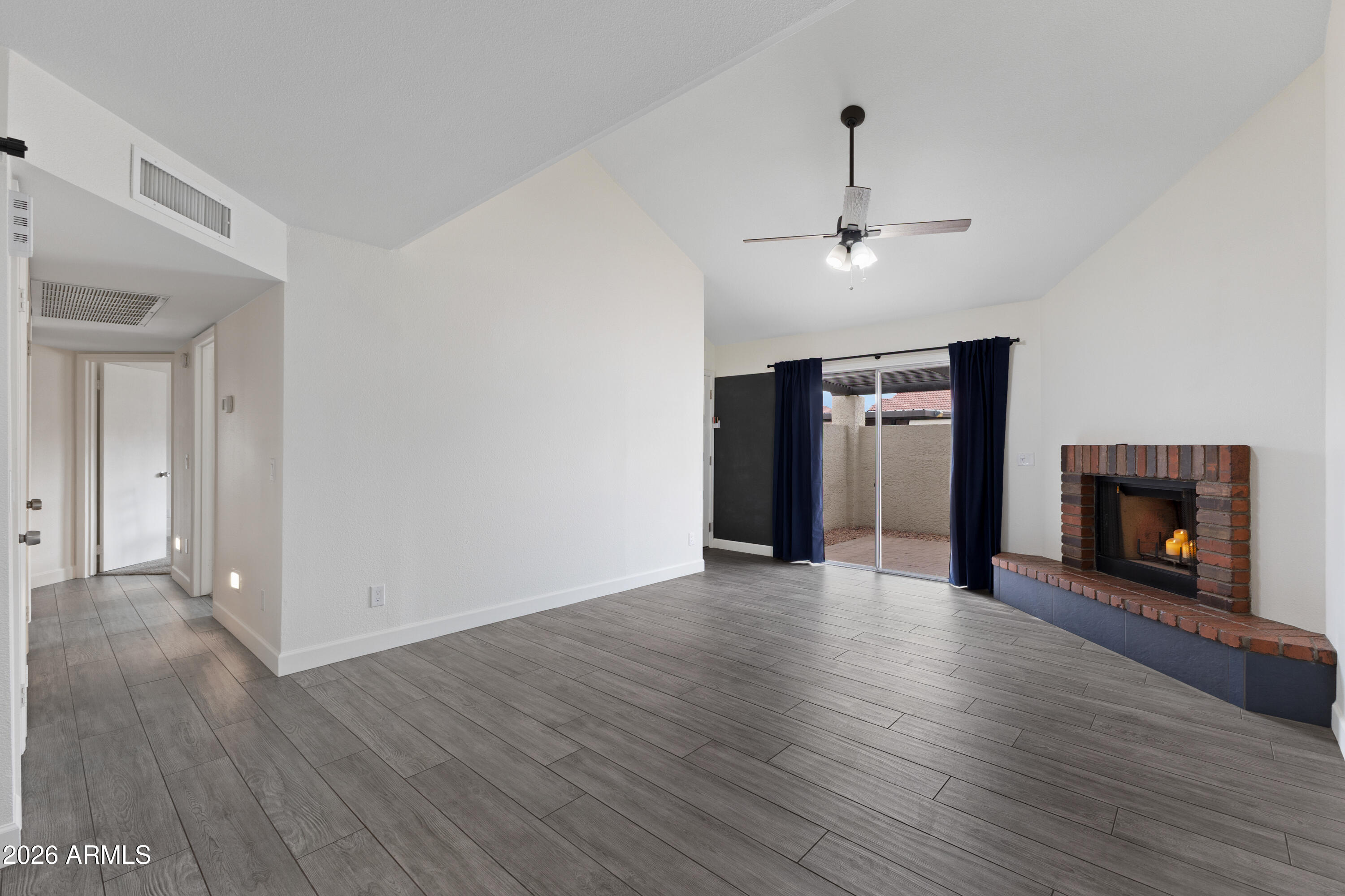 2118 E CENTER Lane 1