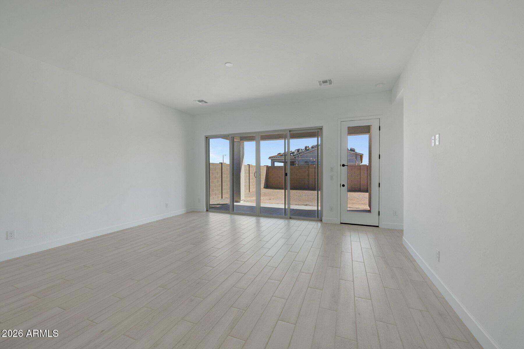 2947 E MISSION Lane