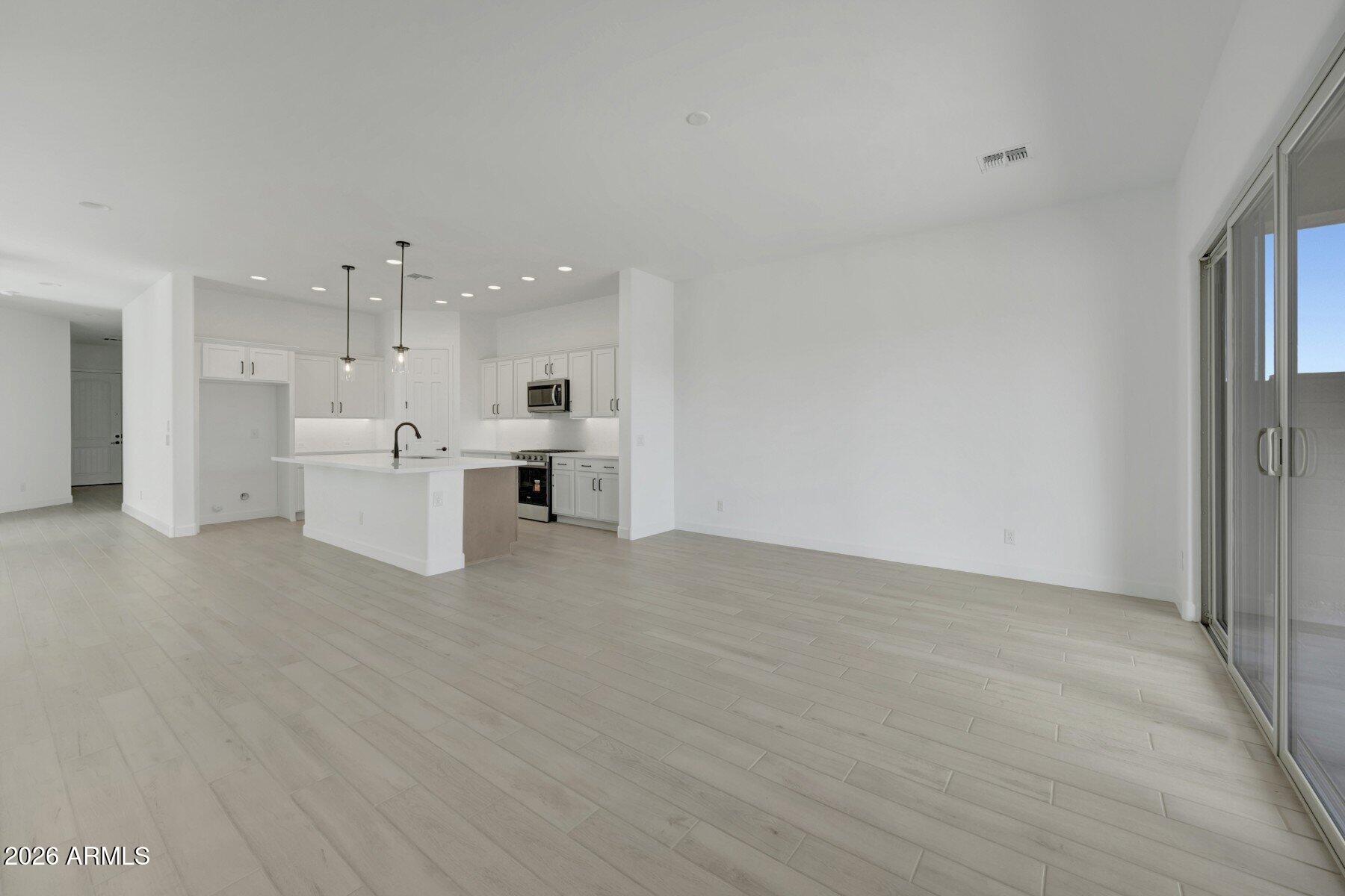 2947 E MISSION Lane