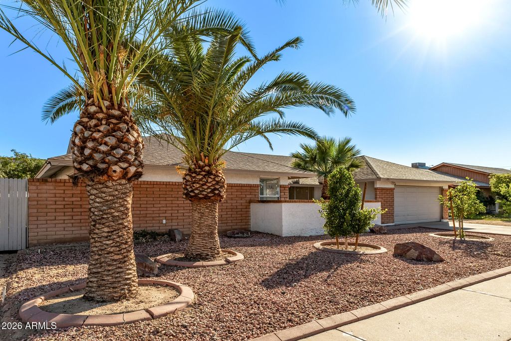 Photo of 4237 W Hartford Avenue, Glendale, AZ 85308 (MLS # 6990972)