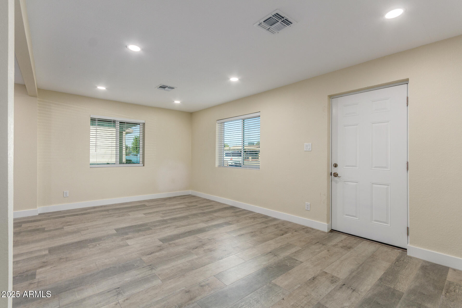 2749 W MONTECITO Avenue