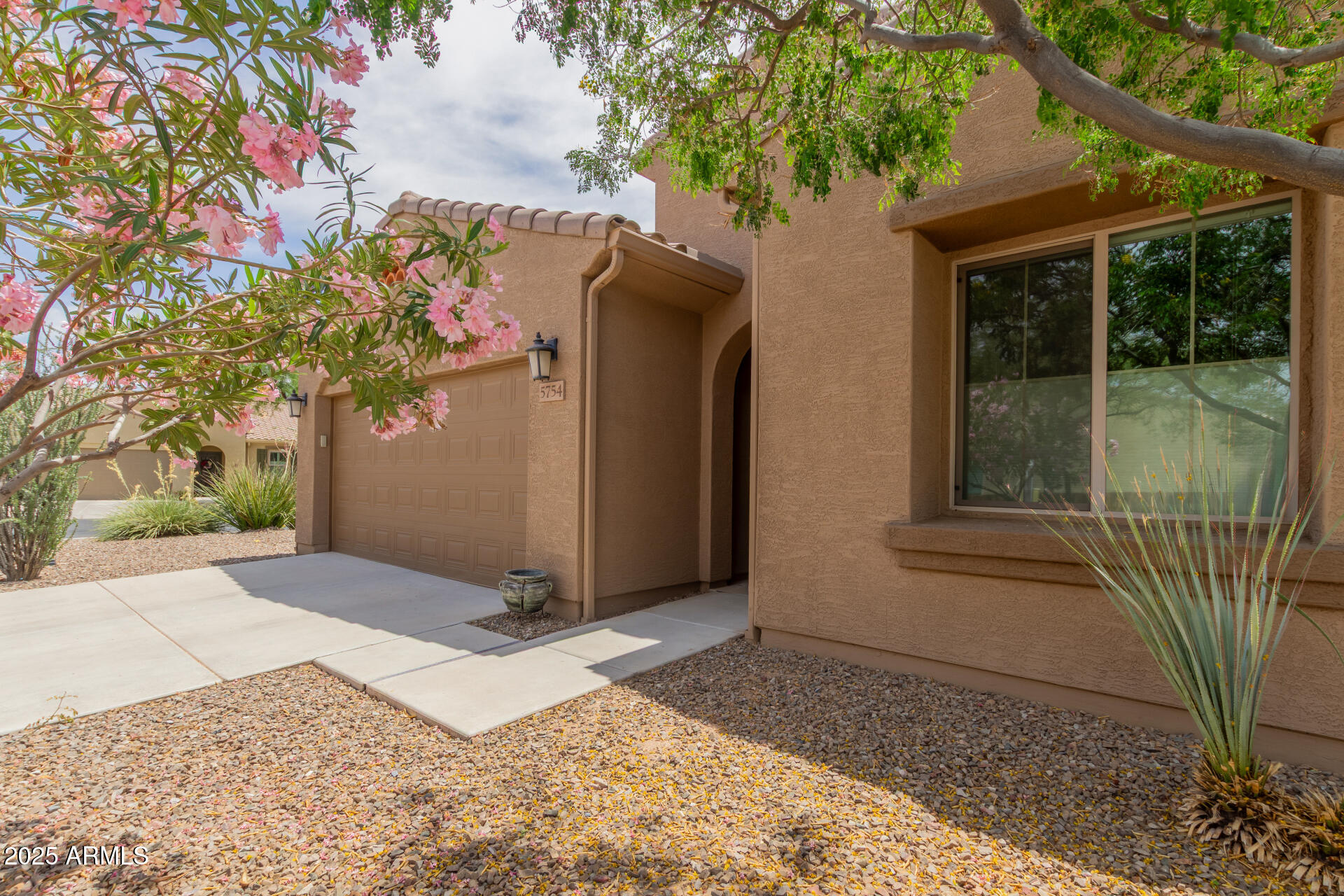 5754 N AZTEC Drive