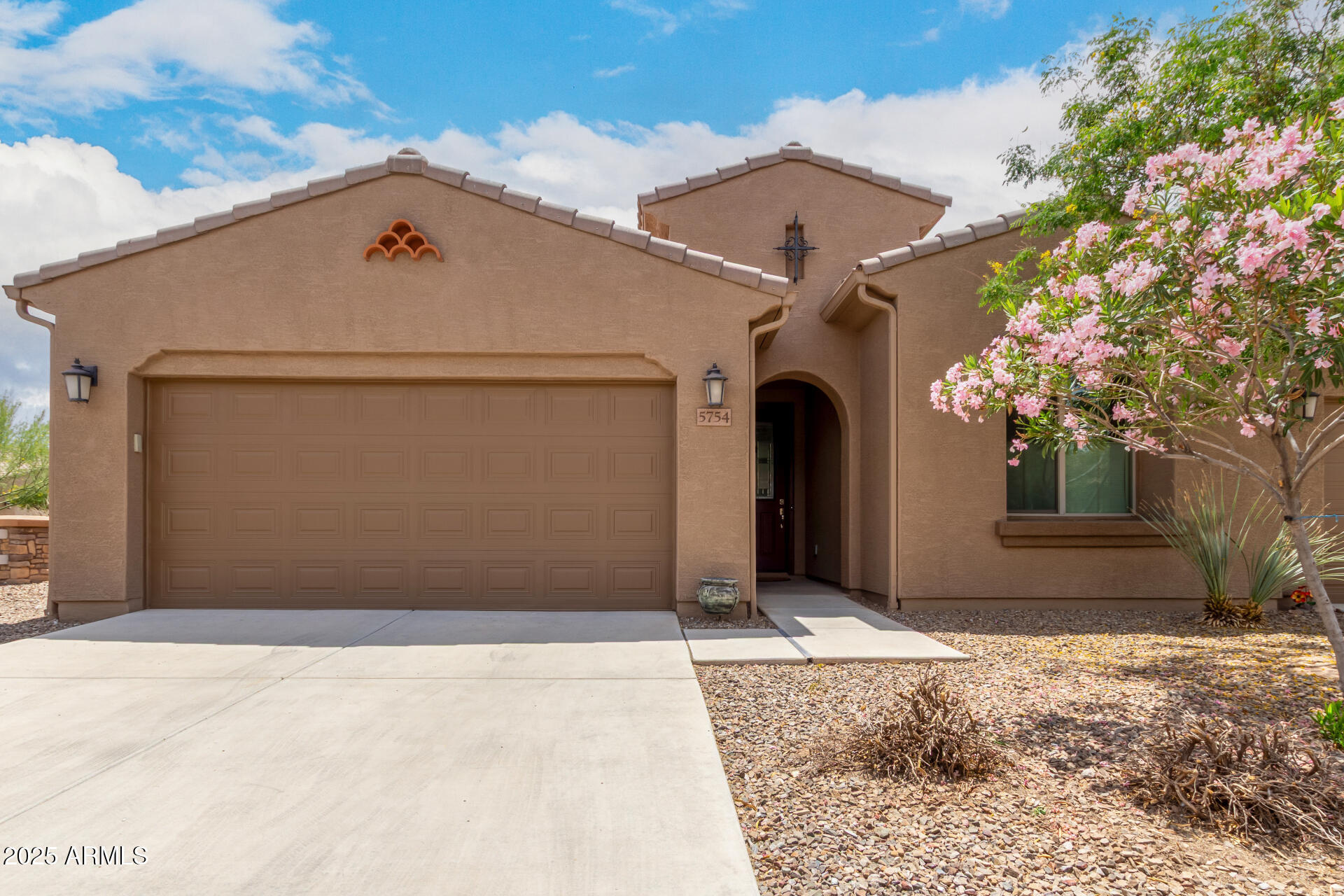 5754 N AZTEC Drive