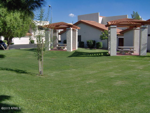 8709 N SHADOW Lane
