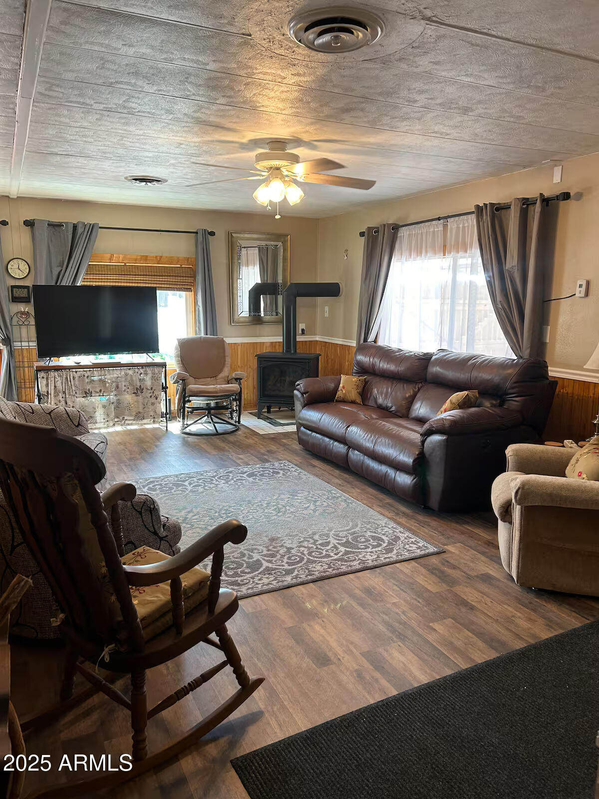 134 CALLE HERMOSA --