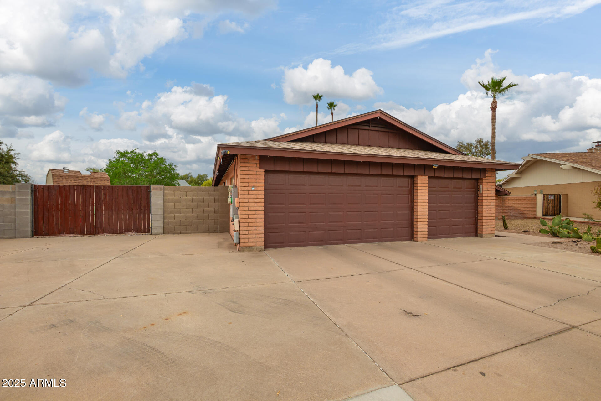 5016 W RUTH Avenue